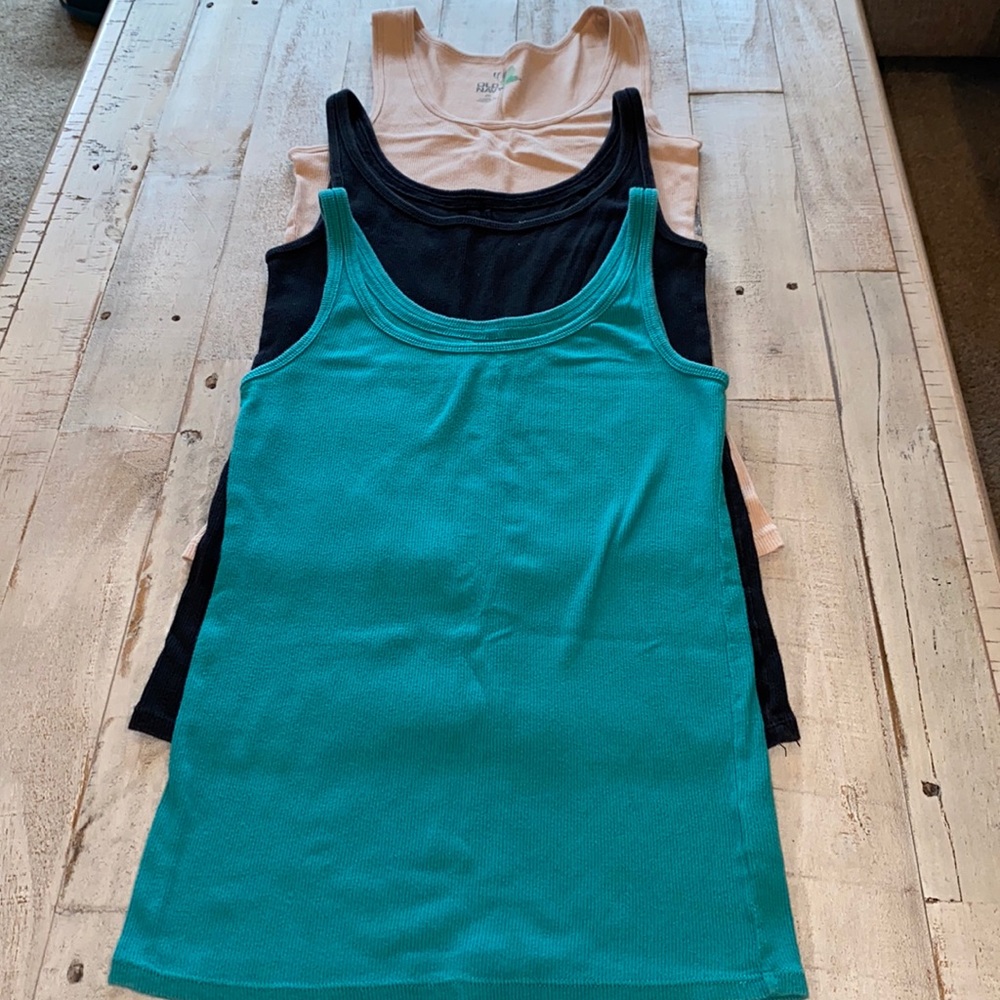3 guc women’s medium tank tops